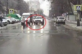 Accident pe o trecere de pietoni din capitală. O fetiță a fost tamponată de un Mercedes condus de o șoferiță